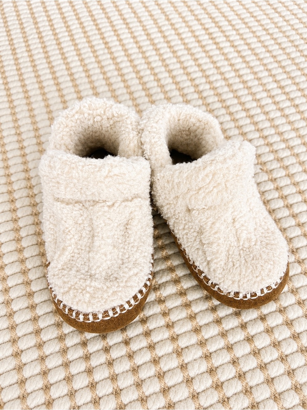 L.L.Bean Sherpa Fleece Baby Booties Slippers Cream Size 7-8 EUC
